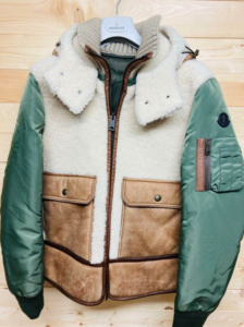 MONCLER（モンクレール） デラグランジ ムートン ドッキング ダウン 